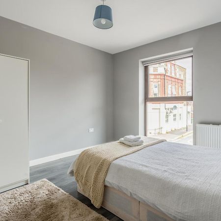 Modern Double Room With Shared Bathroom London Exteriör bild