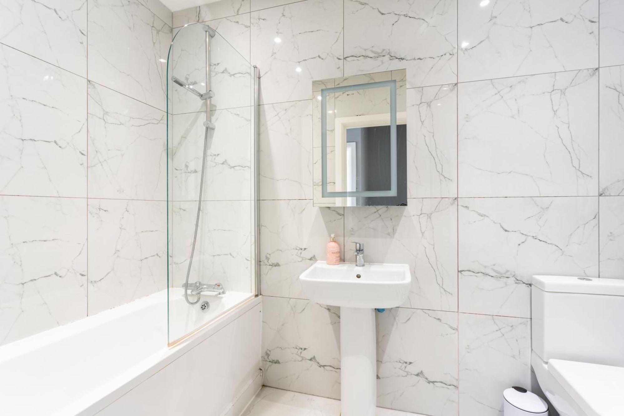 Modern Double Room With Shared Bathroom London Exteriör bild