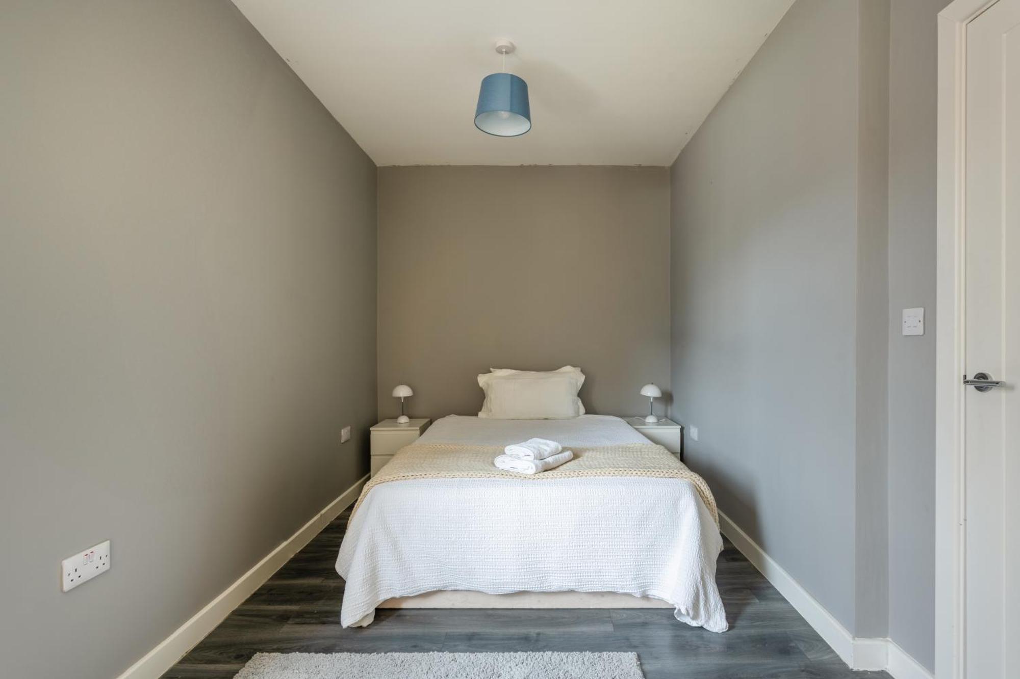 Modern Double Room With Shared Bathroom London Exteriör bild